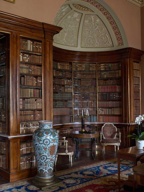 Harewood House Interior, 18th Century Library, 18th Century House Interior, Book Alcove, Victorian Library Study, Vintage Book Shelf, Marble Chair, Victorian Library, Harewood House