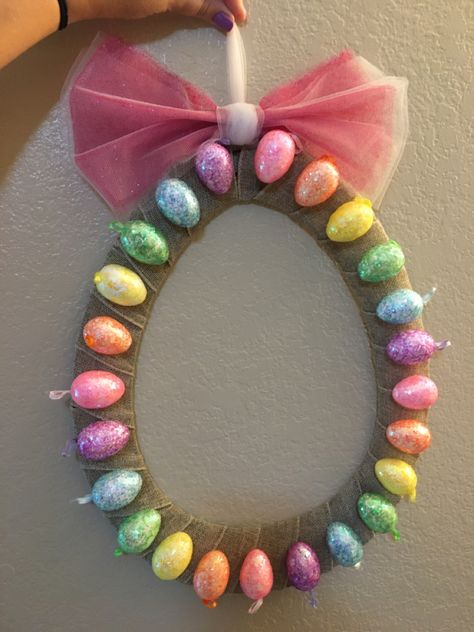 Diy Easy Craft Ideas, Easter Crafts Dollar Store, Easter Grapevine Wreath, Easter Mesh Wreaths, Easter Paintings, Fun Easter Crafts, Easter Wreath Diy, Easter Event, Easter Egg Wreath