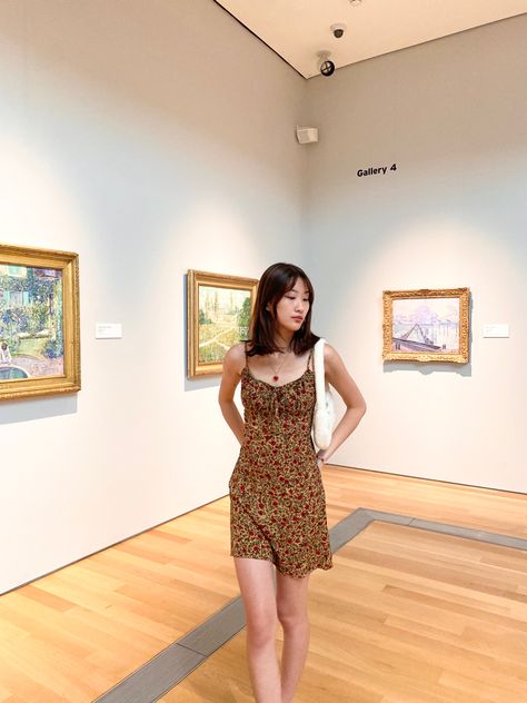 art museum, art museum photoshoot, art museum outfit, aesthetic art museum, aesthetic summer dress, emmiol dress, pretty sundress, aesthetic photoshoot, art museum outfit ideas, fluffy hand bag, spring dress, asian girl outfit Museum Fits Summer, Art Museum Outfit Summer, Emmiol Dress, Summer Museum Outfit, Art Museum Outfit Ideas, Museum Photoshoot Ideas, Art Museum Photoshoot, Museum Outfit Ideas, Art Museum Date