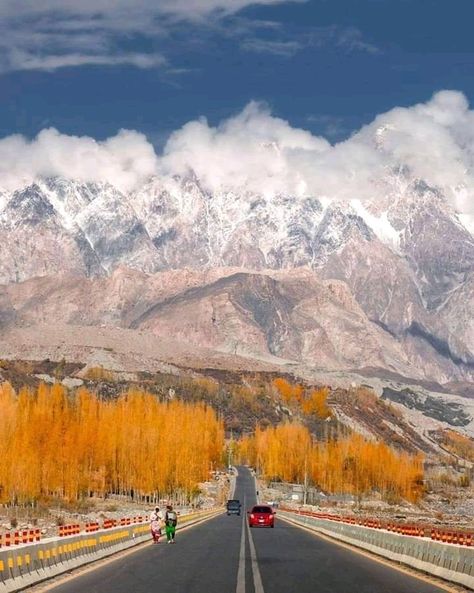 Hunza Pakistan, North Pakistan, Pakistan Pictures, Pakistan Tourism, Beautiful Pakistan, Pakistan Travel, Vision Board Pictures, What To Do When Bored, Gilgit Baltistan