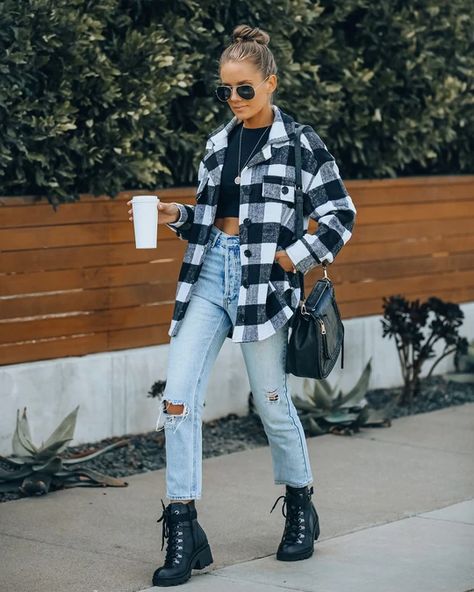 Denim Flannel Outfit, White Plaid Shirt Outfit, Flannel Shirt Outfit Women, Flannel Jacket Outfit, Plaid Shacket Outfit, White Flannel Outfit, Shacket Outfit Women, Buffalo Plaid Outfit, Plaid Jacket Outfit