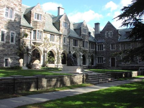 Princeton University Campus. Isn't This Serene looking?     #campus #collegecampus #princeton Princeton University Campus, Boarding School Aesthetic, Campus Design, Stony Brook, University Architecture, Dream College, Princeton University, Prep School, College Campus