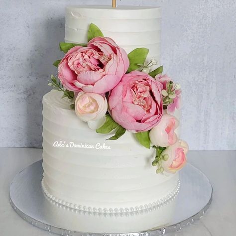 Flowers cake ♥️ . . . . . . . .#pinkflowerscake .#floralcakedesign #weddingcakesmiami .#simplecakeideas .#bizcochodominicano🎂🇩🇴 Cake Artificial Flowers, Cake With Artificial Flowers, Dominican Cake, Floral Cake Design, Flowers Cake, Instagram Flowers, Engagement Cakes, September 7, Pink Cake