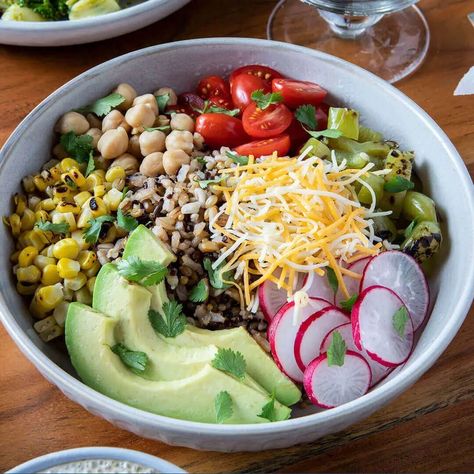 Good-For-You Veggie Grain Bowl Veggie Grain Bowl, Vegetable Lasagna Recipe, Chili Lime Vinaigrette, Grain Bowl Recipe, Harvest Bowl, Cilantro Salsa, Veggie Lasagna, Vegetable Lasagna, Mediterranean Diet Plan