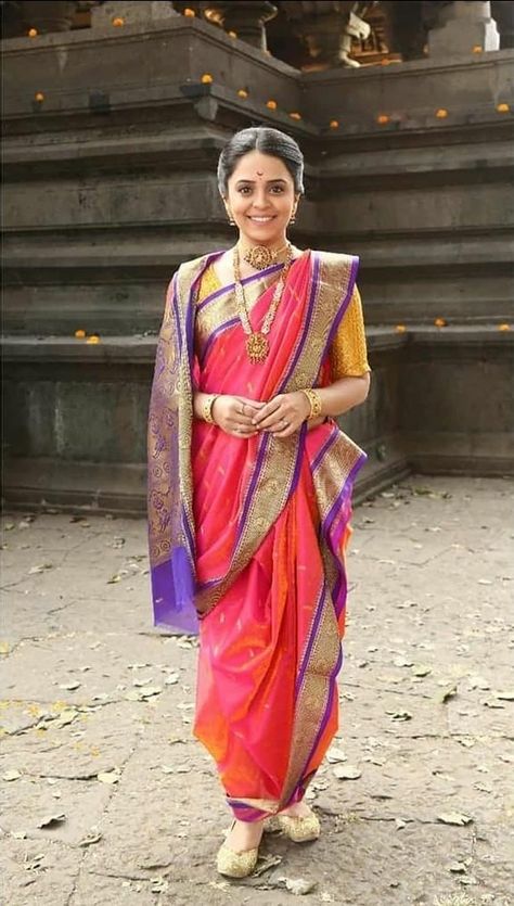 Nauvari Saree Peshwai, Maharashtra Saree, Marathi Saree, Maharashtrian Saree, Phulkari Saree, Kashta Saree, Marathi Bride, Nauvari Saree, Simple Saree Designs