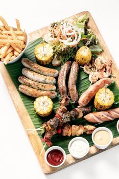 Mixed Grill Platter, Mix Platter, Grill Platter, Plating Ideas, Grill Barbecue, Mixed Grill, Bbq Ideas, Meat Platter, Backyard Inspo