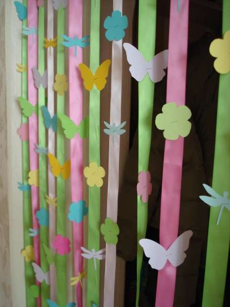 Green and Pink Woodland Animals Party | CatchMyParty.com Dining Divider, Forest Birthday Party Ideas, Streamer Background, Birthday Squirrel, Kitchen Doorway, Puppetry Arts, 4de Verjaardag, Woodland Fairy Party, Forest Birthday Party