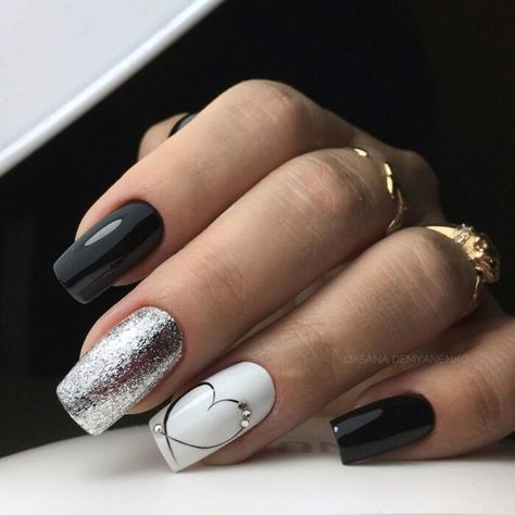 Anniversary Nails Ideas Short, Manicure Aesthetic, Manicure Short, Autumn Manicure, Spring Manicure, Winter Manicure, Heart Nail Designs, Valentine Nail Art, February Nails