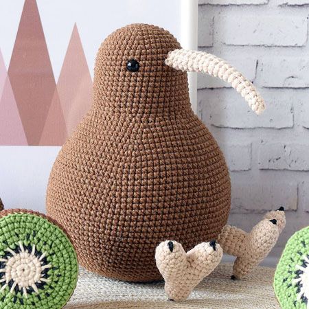 Kiwi Oiseau Amigurumi PDF Patron Gratuit Crochet Amigurumi, Dinosaur Stuffed Animal, Amigurumi, Figurines, Toys, Crochet, Animals