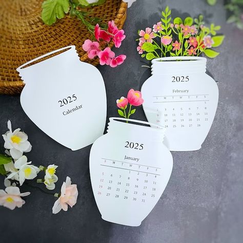 HmadeBoutique - Etsy Creative Desk Calendar, Bee Jar, Calendrier Diy, Diy Desk Calendar, Calendar Cover, Small Calendar, Calendar Craft, Christmas Sentiments, Shape Templates