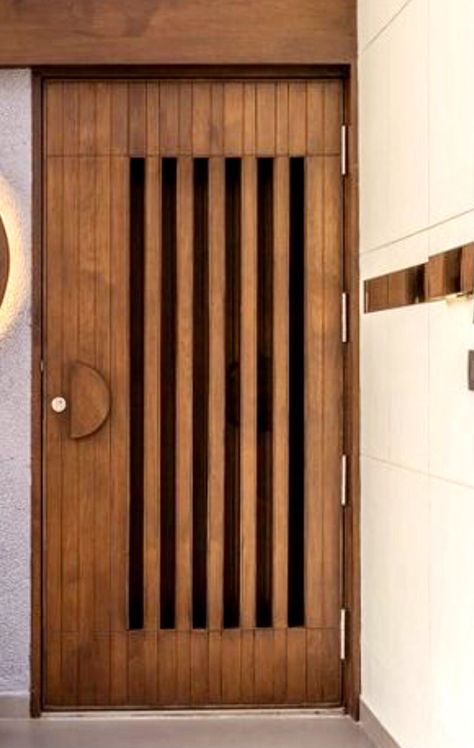 Door Decorations Ideas Modern Wooden Main Door Design Jali, Wooden Sefty Door Design Entrance, Safety Main Door Design, Modern Jali Door Design, Main Door Design With Safety Door, Sefty Door Design Entrance Wooden, Main Door And Safety Door Designs, Jali Gate Design Wooden Modern, Saftydoor Design