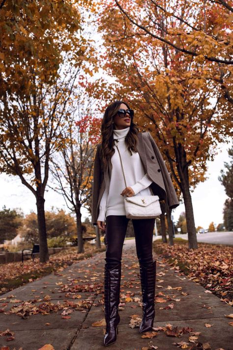 Black Thigh High Boots Outfit, Stylish Jeans Outfit, Maria Vizuete, Boots Ootd, Neutral Fall Outfits, Mia Mia Mine, Dressy Jeans, Winter Styling, Coated Jeans