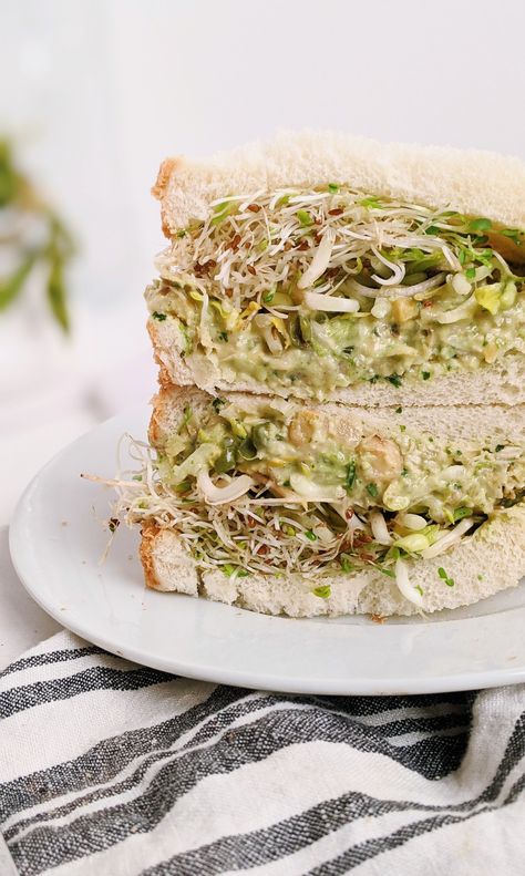 This pesto chickpea salad recipe is a fresh, crunchy, and flavorful lunch! Smashed chickpeas with creamy pesto. Vegan/gluten free! Chickpea Tikka Masala Recipe, Pesto Chickpea, Pesto Sandwich Recipe, Bbq Chickpeas, Chickpea Sandwich, Chickpea Salad Recipe, Salad Sandwich Recipe, Gluten Free Bbq, Pesto Vegan