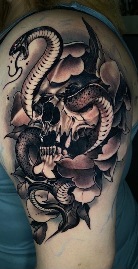 Shoulder Bone Tattoo, Skull Snake Tattoo Design, Skull Snake Tattoo, Skull Collar, Skull And Snake, Tattoo Snake, Skull Snake, Bone Tattoo, Shoulder Bones