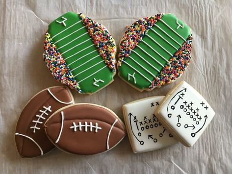 Football Cookies Football Sugar Cookies, Football Party Snacks, Super Bowl Cookies, Football Desserts, Football Cookies, Sugar Cookie Designs, Fall Cookies, Creative Cookies, Cookie Icing