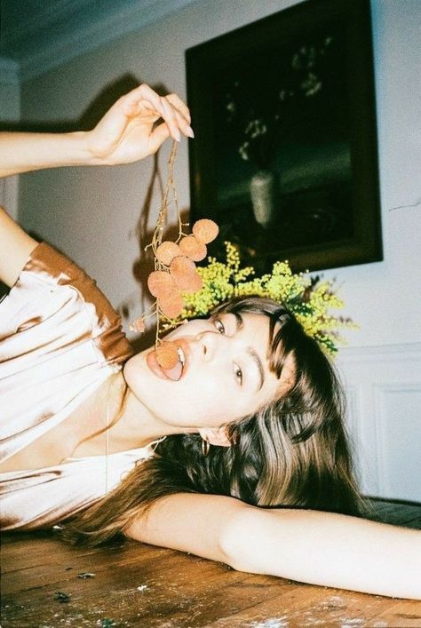 Mara Lafontan, Short Clip, Still Life Photos, Photographie Inspo, Model Inspo, Photoshoot Concept, Portrait Shots, Flash Photography, 인물 사진