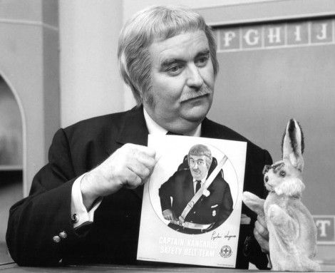 Keeshan and Bunny Rabbit promote an auto seat belt campaign, 1970. Description from en.wikipedia.org. I searched for this on bing.com/images Captain Kangaroo, Kangaroo Court, Old Tv Shows, Vintage Tv, Retro Tv, Classic Kids, Old Tv, Classic Tv, The Good Old Days