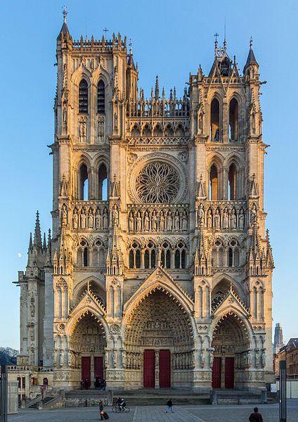 How to read French gothic cathedrals: secrets set in stone - www.MyFrenchLife.org French Gothic Architecture, French Cathedrals, Reims Cathedral, Architecture Cool, Cathédrale Notre-dame, Gothic Cathedrals, Cathedral Architecture, Gothic Church, Sacred Architecture