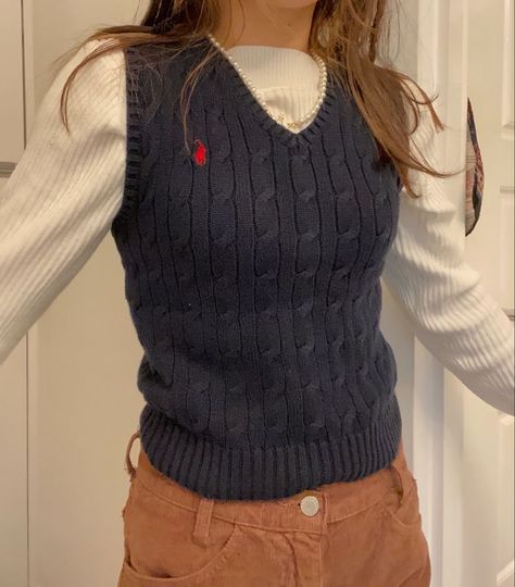 Polo Ralph Lauren Women Outfits, Vest Outfit Women, Polo Ralph Lauren Women, Cute Fall Outfits, Vest Outfits, Autumn Outfit, Grunge Outfits, Look Cool, Aesthetic Fashion