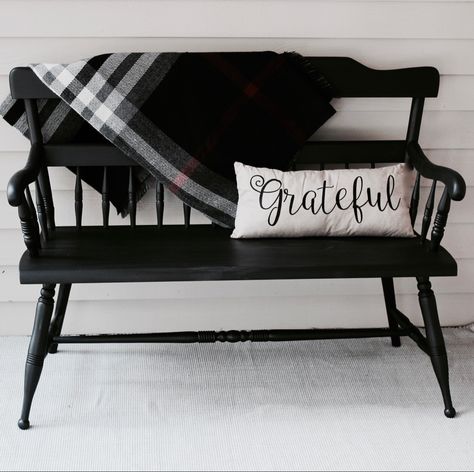 Rental House Decorating, Sunroom Inspiration, Deacons Bench, Cottage Loft, Cute Pillow, Farmhouse Bench, Cute Furniture, Entrance Interior, Bench Ideas