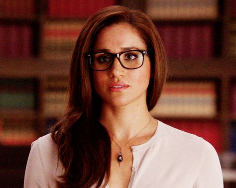 Meghan Markle (SC* / Soft Autumn?) Meghan Markle Color Analysis, Meghan Markle In Suits Tv Show, Suits Rachel, Rachel Zane Suits, Meghan Markle Old Instagram, Suits Meghan, Meghan Markle The Tig Instagram, Meghan Markle Suits, Meghan Markle Hair