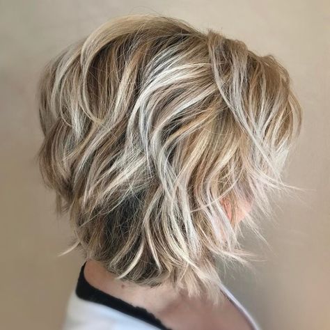 Choppy Blonde Balayage Bob Cream Blonde Hair, Blonde Balayage Bob, Kort Bob, Line Bob Haircut, Balayage Bob, Layered Bob Short, Hot Hair Colors, Cute Short Haircuts, Short Layers