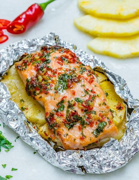 Garlic Butter Salmon & Pineapple Foil Packets Salmon Pineapple, Easy Garlic Butter, Quick Clean Eating, Garlic Butter Salmon, Salsa Fresca, Butter Salmon, Clean Food Crush, Food Crush, Clean Food