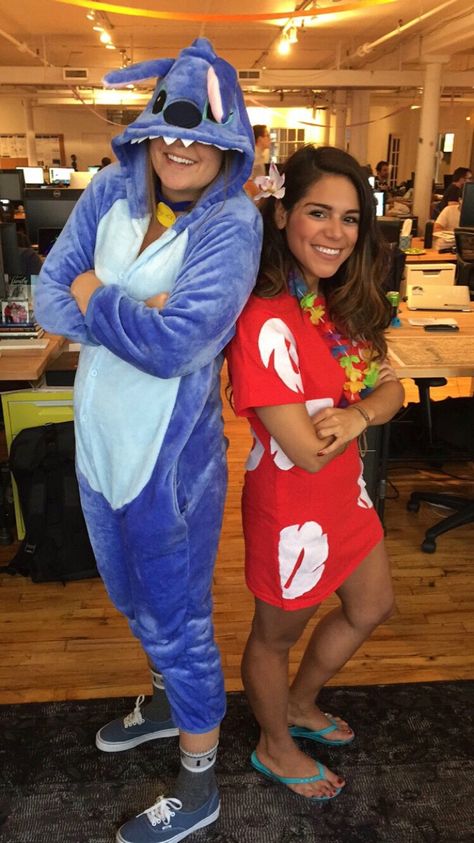 Lilo and Stitch DIY Halloween costume Costume Diy Couple, Stitch Costume Diy, Fun Diy Halloween Costumes, Best Couples Halloween Costumes, Stitch Halloween Costume, Lilo And Stitch Costume, Stitch Costume, Cute Couples Costumes, Couples Halloween Costumes