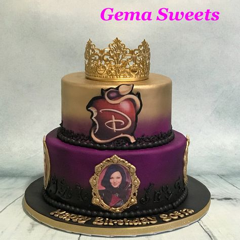 Descendants cake by Gema Sweets. Decendants Birthday Cakes, Decendants Cake Ideas, Descendants Party Ideas Cake, Disney Descendants Cake, Descendants Cake Ideas, Descendants 2 Cake, Descendants Cakes, Descendants Birthday Cake, Descendants Party Ideas