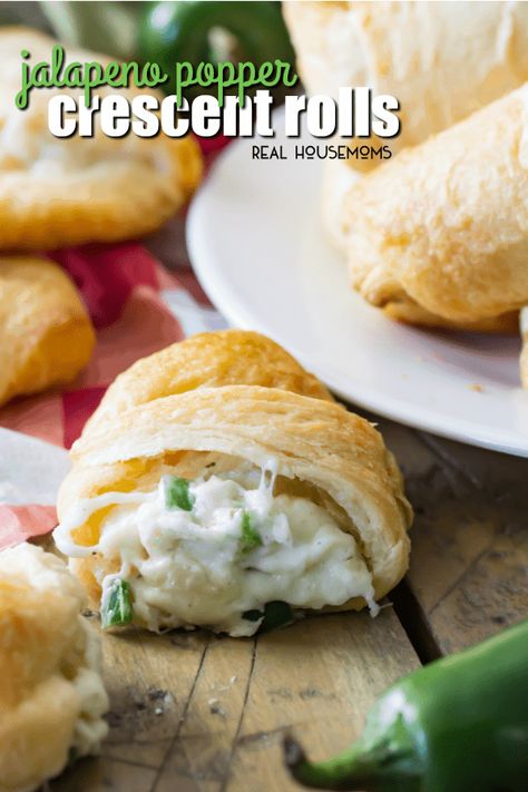 These Jalapeno Popper Crescent Rolls are made with pre-made crescent roll dough and with a simple jalapeno popper inspired filling. Jalapeno Poppers Crescent Rolls, Cream Cheese Jalapeno Poppers, Crescent Roll Appetizers, Easy To Digest Foods, Cream Cheese Crescent Rolls, Cheese Crescent Rolls, Jalapeno Popper, Crescent Roll Recipes, Crescent Roll Dough