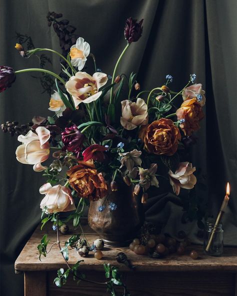 333 Likes, 8 Comments - Anna Potter (@swallowsanddamsons) on Instagram: “That time @indiahobson came round for a cuppa and we got distracted and I forgot to make her one.” European Chic, Moody Decor, Bright Florals, Silver Vase, Dark Flowers, Language Of Flowers, Floral Photography, Up Book, Beautiful Flower Arrangements