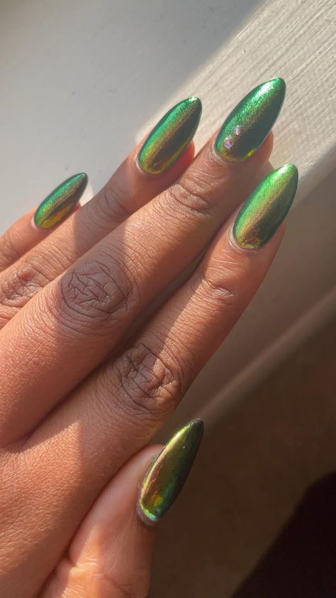 Summer Nails 2022 Almond, March Nails 2023, Green Metallic Nails, Metallic Green Nails, Chrome Green Nails, Chrome Acrylic Nails, Gel Chrome Nails, Nail Inspo Summer, Summer Nails 2022