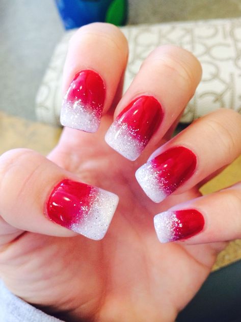 Nail Art Blanc, Red Ombre Nails, Red And White Nails, White Tip Nails, Red Christmas Nails, Sns Nails, Ombre Nails Glitter, Cute Christmas Nails, Christmas Nails Easy