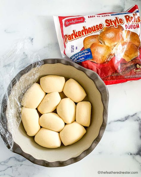 Make the softest, yeast dinner rolls easily for Thanksgiving, Hanukah, or Christmas from frozen dough. These bread rolls taste just like grandma’s yeast rolls, except these are nearly effortless and fail-proof. And, what’s easier than no-knead rolls like these? Just thaw and bake your way to soft, old-fashioned dinner rolls. These rolls are so simple and easy that you won’t need to wait for a special occasion to serve them. Fast Dinner Rolls Easy, Frozen Yeast Rolls, Pillsbury Rolls, Yeast Dinner Rolls, Baking Soda Substitute, Christmas Rolls, Dinner Rolls Easy, No Yeast Dinner Rolls, Frozen Dinner Rolls