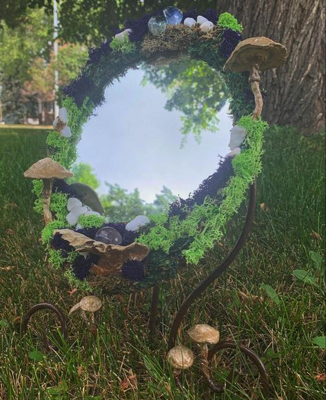 Whimsical Mirror Diy, Fairy Portal Mirror, Moss Mirror Aesthetic, Naturalistic Bedroom, Fae Altar, Fairy Mirror Diy, Moss Mirrors, Faerie Decor, Earthy Rooms