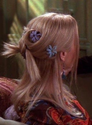 Phoebe Buffay Hairstyles, Phoebe Hair, Phoebe Friends, Phoebe Buffay Outfits, 2000s Hairstyles, Friends Outfits, Lisa Kudrow, Phoebe Buffay, Peinados Fáciles Para Cabello Corto