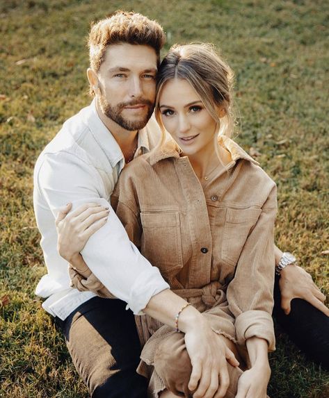 Photoshoot Park, Lauren Bushnell, Chris Lane, Lauren Lane, Fam Pics, Candice King, Couple Picture Poses, Engagement Poses, Engagement Photo Poses