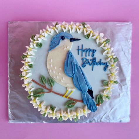 Bird Cupcake Cake, Birthday Cake Bird Theme, Cake Bird Theme, Fondant Bird Cake Topper, Blue Jay Cake, Bird Themed Birthday Cake, Hummingbird Cake Design, Bird Cakes Birthday, Bird Cake Ideas