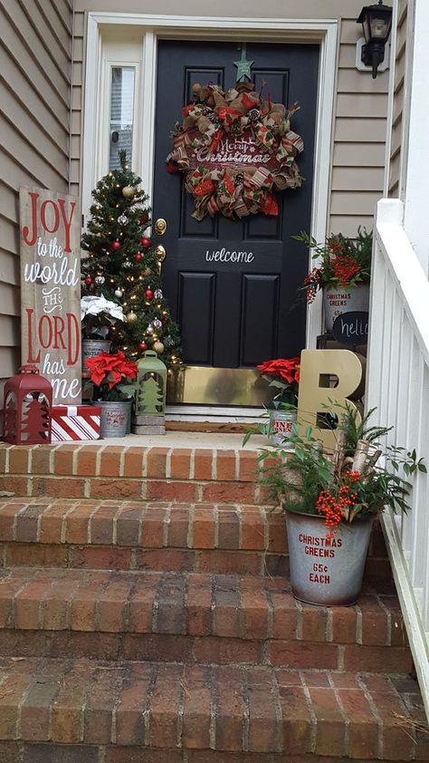 40 Easy and Festive Christmas Porch Decor Ideas on a Budget Stairs Remodeling, Stairs Remodel, Stairs Storage Ideas, Stairs And Hallway Ideas, Stairs Makeover Ideas, Remodeling Hacks, Christmas Stairs Decorations, Farmhouse Stairs, Stairs Decor