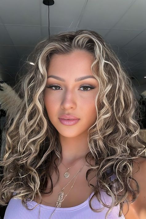 Light Brown Curls With Blonde Money Piece Money Piece Curly Hair, Light Brown Curls, Curly Light Brown Hair, Blonde Money Piece, Blonde Highlights Curly Hair, Dyed Curly Hair, Highlights Curly, Highlights Curly Hair, Brown Curls