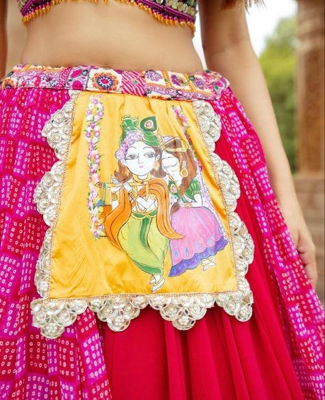 Hand Painted Lehenga Designs, Garba Kurti, Hand Painted Lehenga, Painted Lehenga, Boutique Plan, Latest Traditional Dresses, Lengha Blouse Designs, Long Blouse Designs, Blouse Designs High Neck