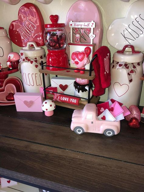 Valentines Decor Ideas For The Home, Valentine's Day Kitchen Decor, Valentine Kitchen Decor Ideas, Valentines Kitchen Decor, Valentines Decorations For Home, Valentines Kitchen, Vday Decor, Valentine Tablescape, Valentine's Day Celebration