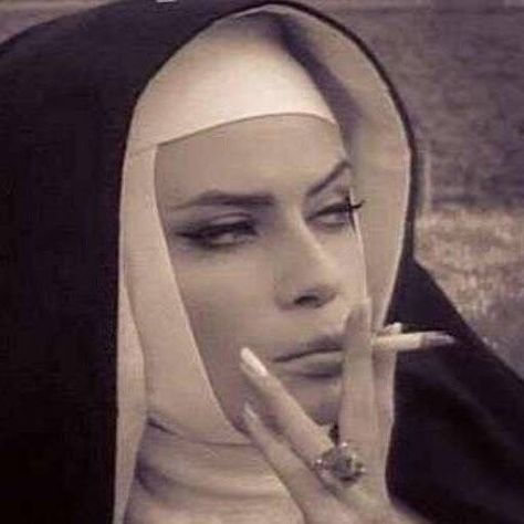 Nun Costume, Photography Black And White, Photography Music, Ideas Photography, Music Photography, Retro Aesthetic, Pics Art, White Aesthetic, Grunge Aesthetic