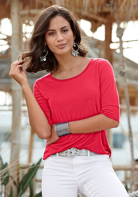 This pack of 2 stylish tops with a round neckline is a closet must-have. Dyt Type 3, Coral Navy, Coral Top, Fall Capsule Wardrobe, Women's Wear, Type 3, Summer Wardrobe, Nice Shoes, Capsule Wardrobe