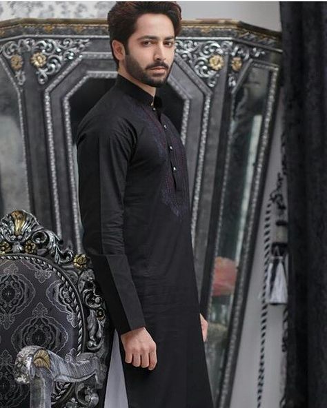 3,699 Likes, 8 Comments - Mona Butt 🇵🇰 (@mona.butt99) on Instagram: “@danishtaimoor16 @sanajaved.official 😍😍💕😇 💕 💋😍 💖😍💖 in 💰💲 @geokhelopak 📺📺📺 fOr the prOmotiOn Of 🎬🎬…” Plain Kurta, Shalwar Suit, Suits Pakistani, Pakistani Kurta, Mens Kurta, Indian Men Fashion, Pakistani Celebrities, Indian Kurta, Kurta Pajama