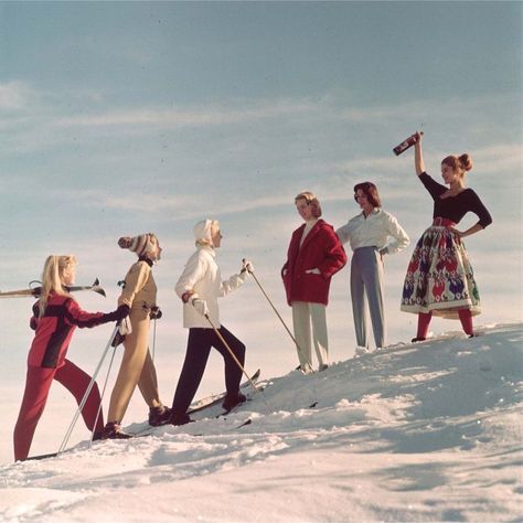 Almost there! 🎄#onholiday by #slimaarons Slim Aaron, Ski Set, Ski Vintage, Andermatt, Mid Century Colors, Slim Aarons, Ski Fashion, Vintage Ski, Photo Vintage