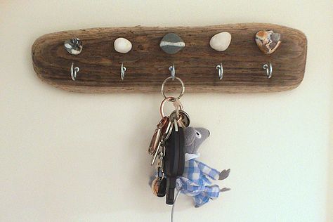 If you are heading off to the seaside over the bank holiday weekend look out for some driftwood to use in craft projects like these wonderful key hooks that Tina made. Read all about her project he… Driftwood Projects, Driftwood Sculpture, Woodworking For Kids, End Of The Week, Driftwood Crafts, Diy Holz, Holiday Break, Square Wall Clock, Beach Crafts