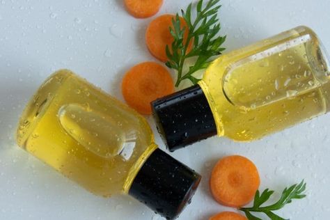 How to Use Carrot Seed Oil for Hyperpigmentation - Simply Natural Beauty Tips Kosmea Rosehip Oil, Carrot Seed Essential Oil, Carrot Oil, Essential Oil Distiller, Carrots Oil, Carrot Seed Oil, Frankincense Oil, Lighten Dark Spots, Carrot Seeds