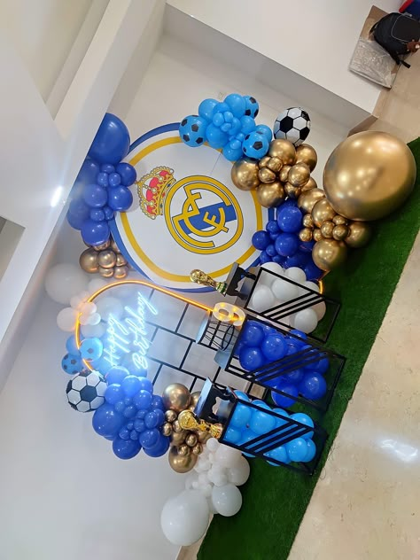 Real Madrid Party Ideas, Real Madrid Birthday Party Decoration, Ronaldo Birthday Party Ideas, Real Madrid Birthday, Cristiano Ronaldo Birthday, Ronaldo Birthday, Real Madrid Cake, Football Themed Birthday Party, Football Themed Cakes