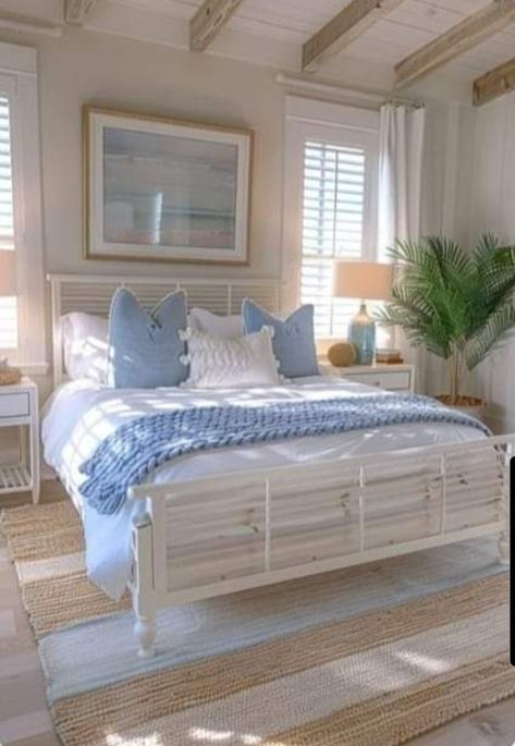 Contemporary Chic Bedroom, Chic Bedroom Ideas, Costal Bedroom, Nautical Elements, Bungalow Bedroom, Ideas Habitaciones, Beachy Bedroom, Bedroom Sanctuary, Coastal Room